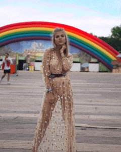Gold dress influencer germany, tomorrowland