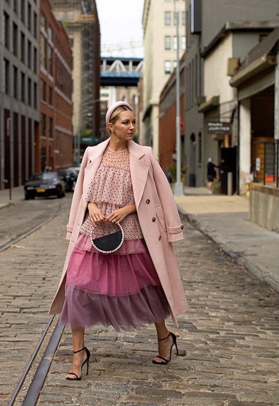 Image of a Black bag which looks liek a full circle by L'Alingi