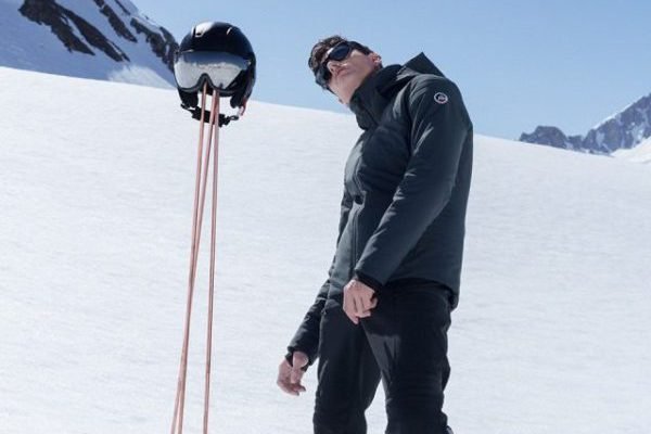 Explore Fulsap curated collection of luxury skiwear and après-ski fashion, blending elegance and performance for winter enthusiasts.