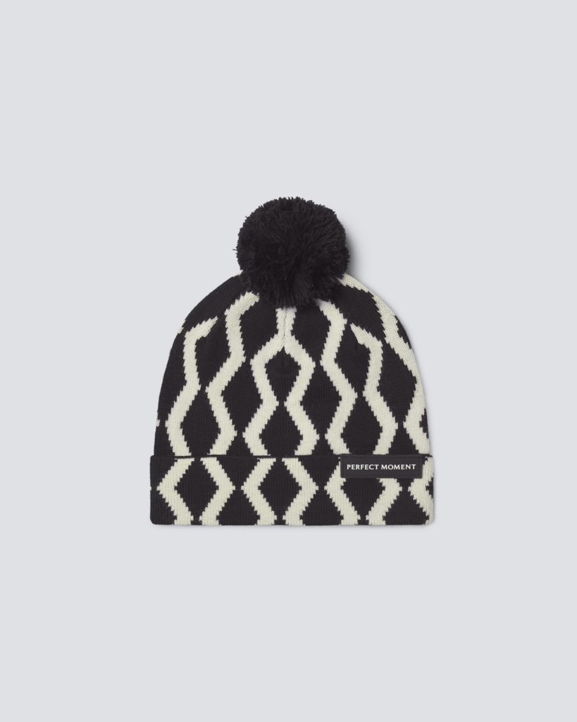 Carve knit beanie by perfect moment to give the final touch to your skiwear