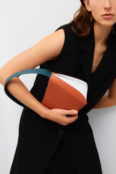 48C10CED-BBDF-4042-8A4C-0AFC27A5A80F